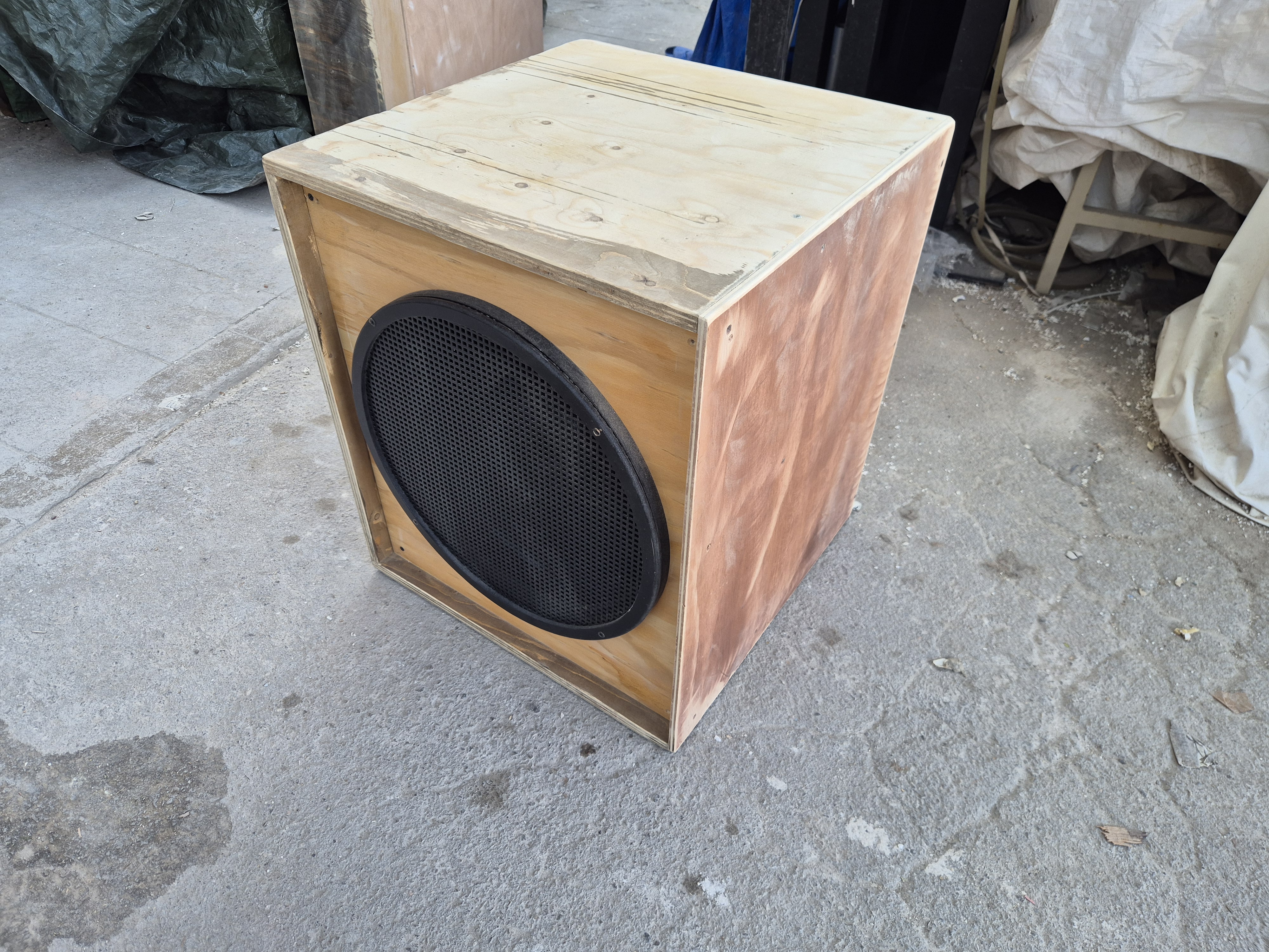 altavoz ficticio madera 110.5x52.5x50.5 63.5x55x55.5 63.5x55x40 1u